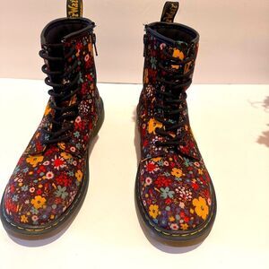 Dr. Martens Delaney Floral Womens Size 5 Canvas Combat Boots Floral
